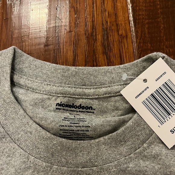 NWT SpongeBob & SquarePants TShirt & 5 Pair of Socks Set. Size L. - Picture 6 of 6